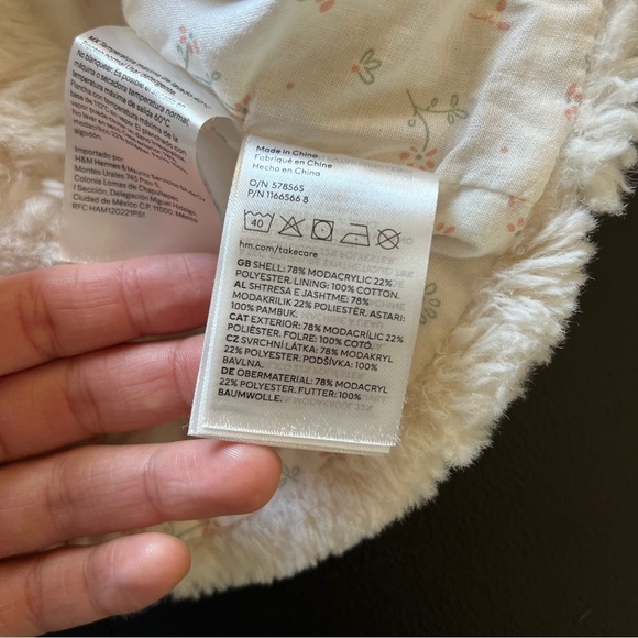 H&M Faux Fur Beige Vest Sleeveless Button Up-Baby’s Size 9 Months - Picture 6 of 6